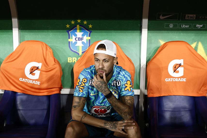 Neymar seguirá en fisioterapia y no viajará al amistoso contra Egipto
