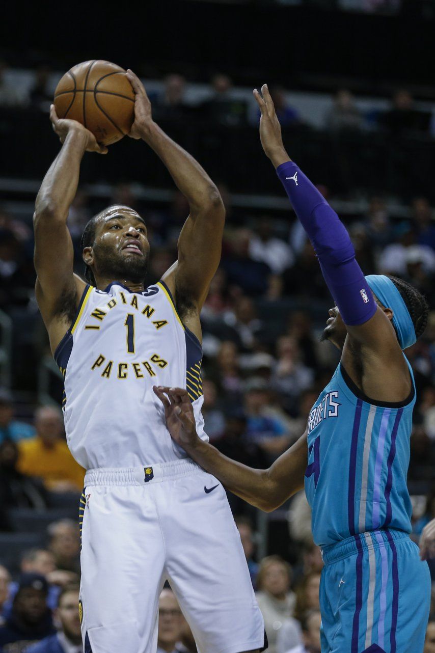 Con 36 de Warren, Pacers derrotan a Hornets