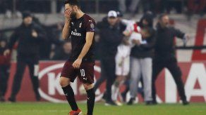 UEFA multa al Milan y le advierte con expulsión de 1 año