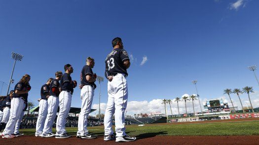 Indios dispara 23 hits en triunfo sobre Angelinos