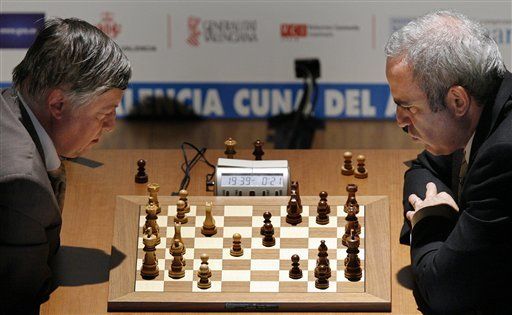 En la gran revancha, Kasparov toma ventaja sobre Karpov