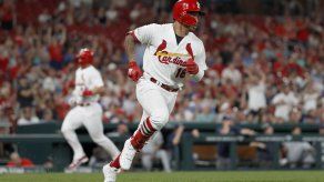 Fowler produce 4 y Cardenales vence 9-4 a Cerveceros