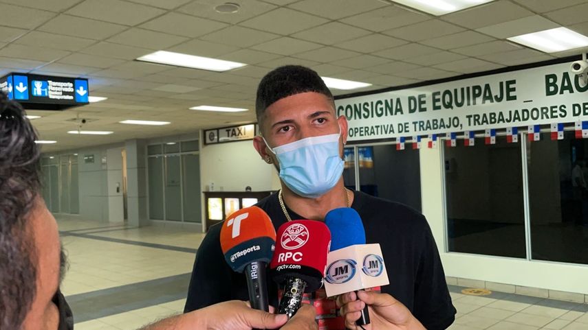 András Andrade llega a Panamá para las eliminatorias.