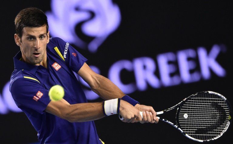 Djokovic avanza sin problemas a la tercera ronda en Australia