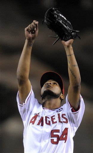 MLB: Angelinos 6, Rays 0; Santana lanza pelota de 3 hits