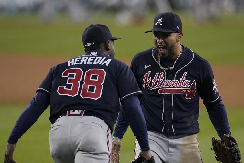 Bravos arrollan a Dodgers y están a 1 triunfo de avanzar
