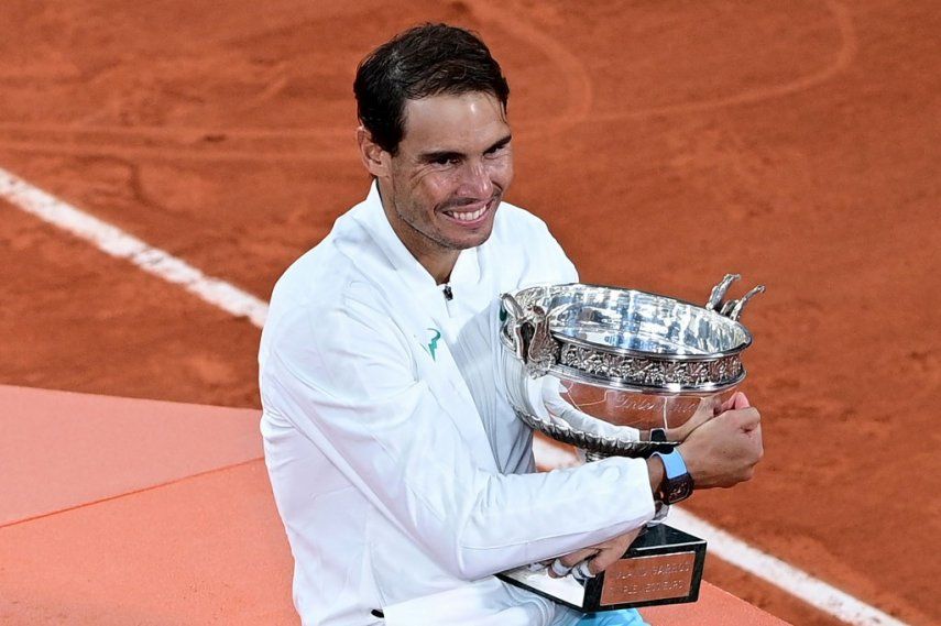 Nadal arrolla a Djokovic en Roland Garros e iguala los 20 Grand Slams de Federer