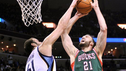 Grizzlies vencen a Bucks con ataque balanceado