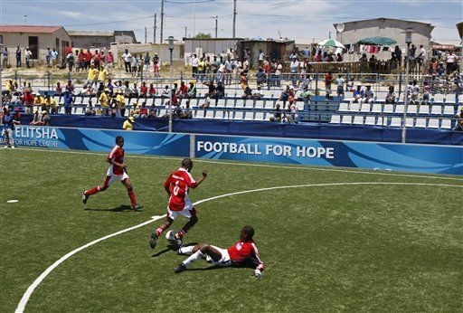 Fútbol lleva esperanza a Sudáfrica