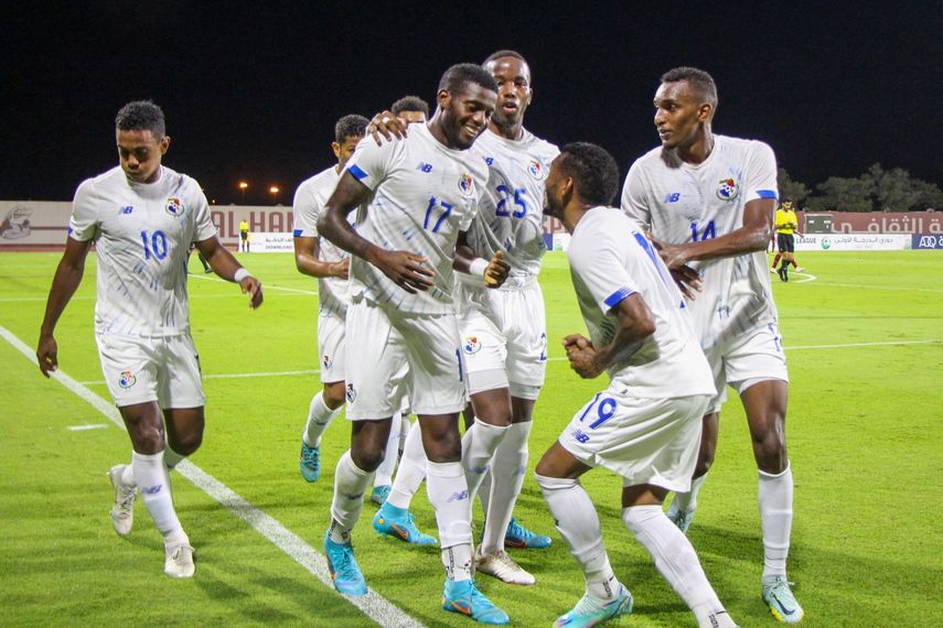 La selecciòn de Panamá celebra gol de Fajardo