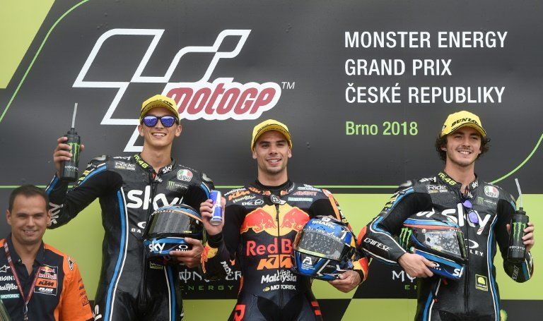 Oliveira gana y toma el mando del campeonato del mundo de Moto2