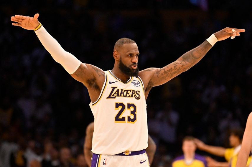 NBA: LeBron James consigue triple doble de 32 puntos