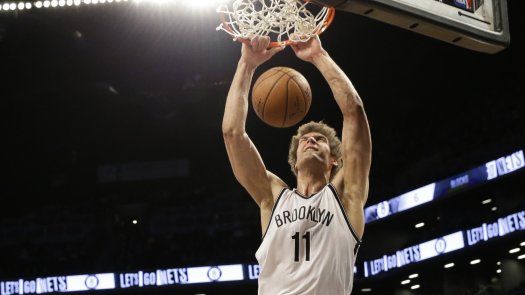 Nets siguen remando por los playoffs, vencen a Lakers