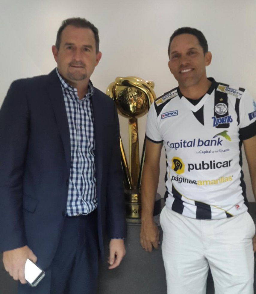 Mike Stump nuevo técnico del Tauro