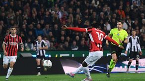 AC Milan golea a Udinese, pero Mike Maignan sufre traumatismo craneal