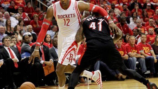 Howard y Lin mantienen con vida a los Houston en los playoffs NBA