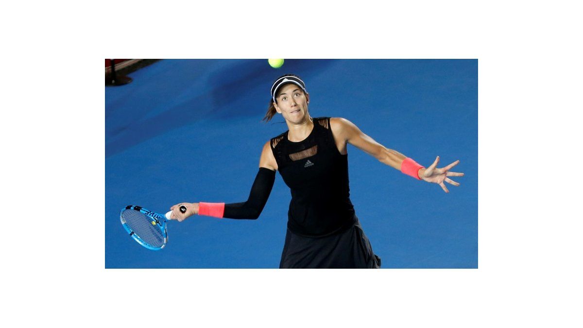 Muguruza levanta tres bolas de partido y avanza a semis del Masters B