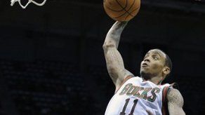 Bucks superan a los Warriors