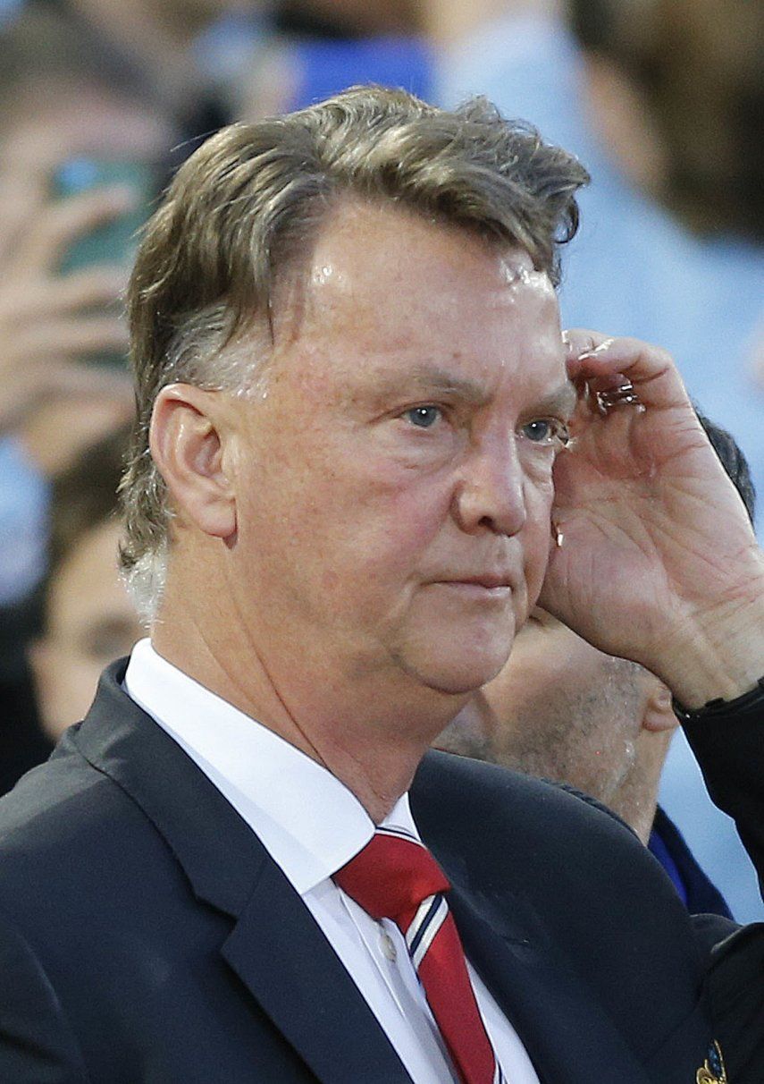 Rivales de Manchester disputan pase a la Champions