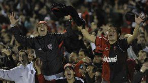 Dos muertos y 6 heridos tras clásico Central-Newells en Argentina