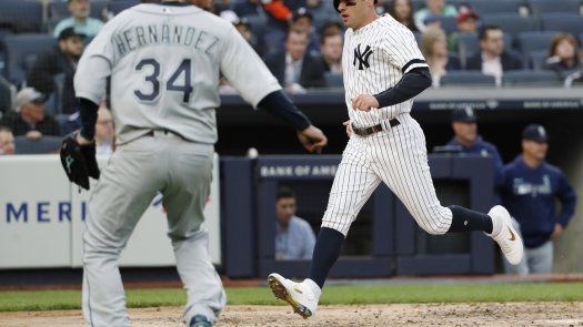 Yankees atacan a Félix Hernández y derrotan 7-3 a Marineros