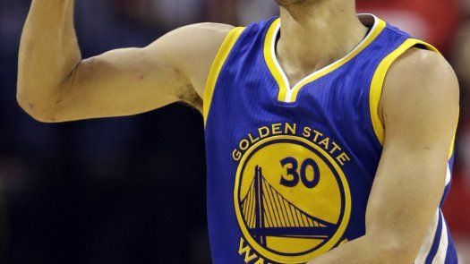 Curry, Golden State aplastan a Houston, lideran la serie 3-0