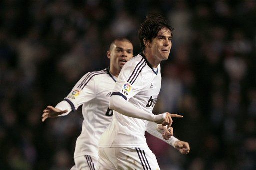 Kaká y Cristiano levantan al Madrid en Riazor
