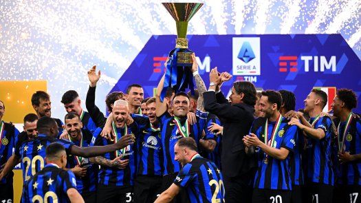 Inter recibe trofeo de campeón de la Serie A tras empate de trámite ante Lazio