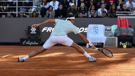 Federer renuncia a jugar en cuartos de final de Roma por una lesión en una pierna