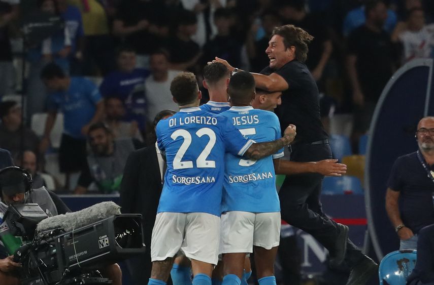 El Napoli suma su cuarta victoria y se despega en el liderato