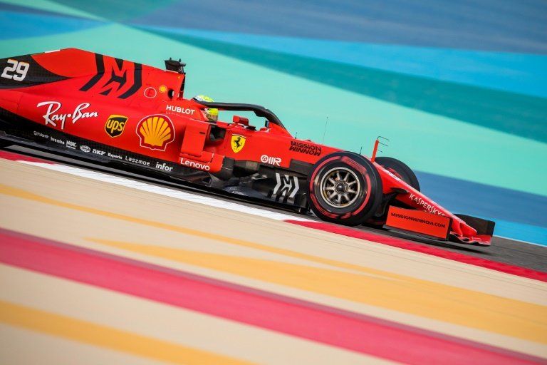 Mick Schumacher pilota por primera vez un Ferrari