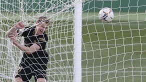 De Jong al fin brilla en el mediocampo de Barcelona