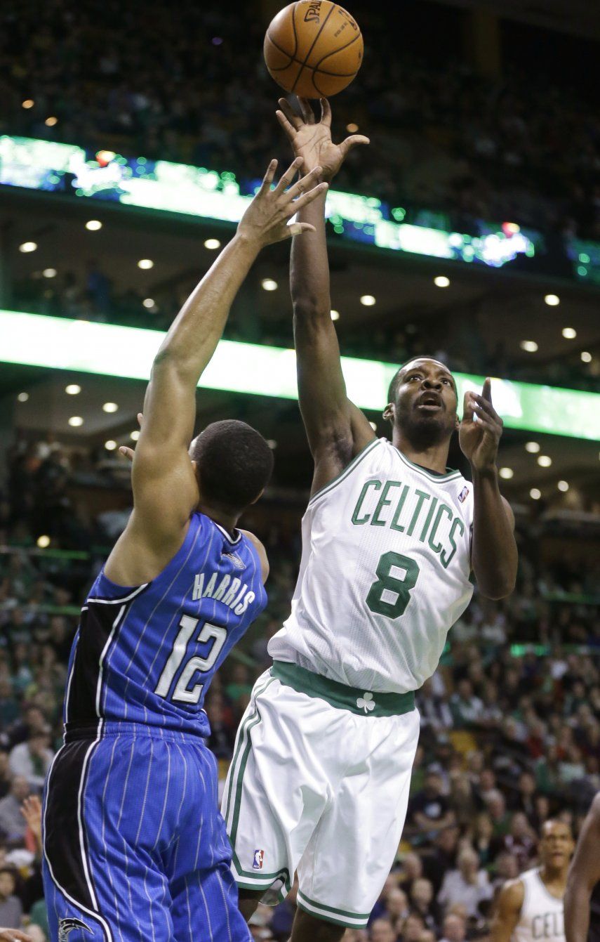 Rondo anota 19 y Celtics vencen a Magic