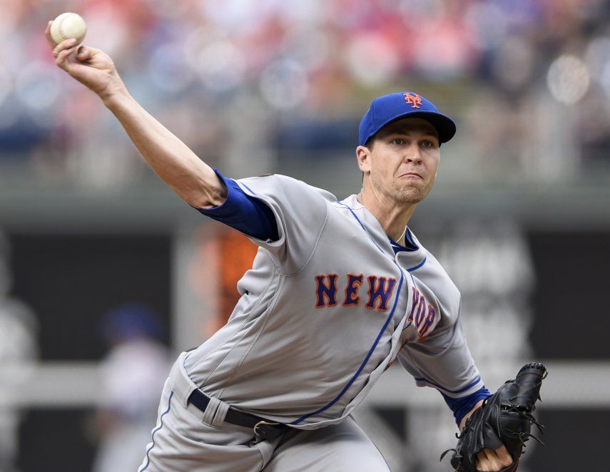 DeGrom lanza juego completo y Mets ganan 3-1 a Filis