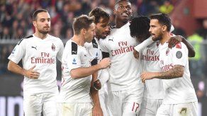 Reina ataja penal; Milan supera 2-1 a Genoa