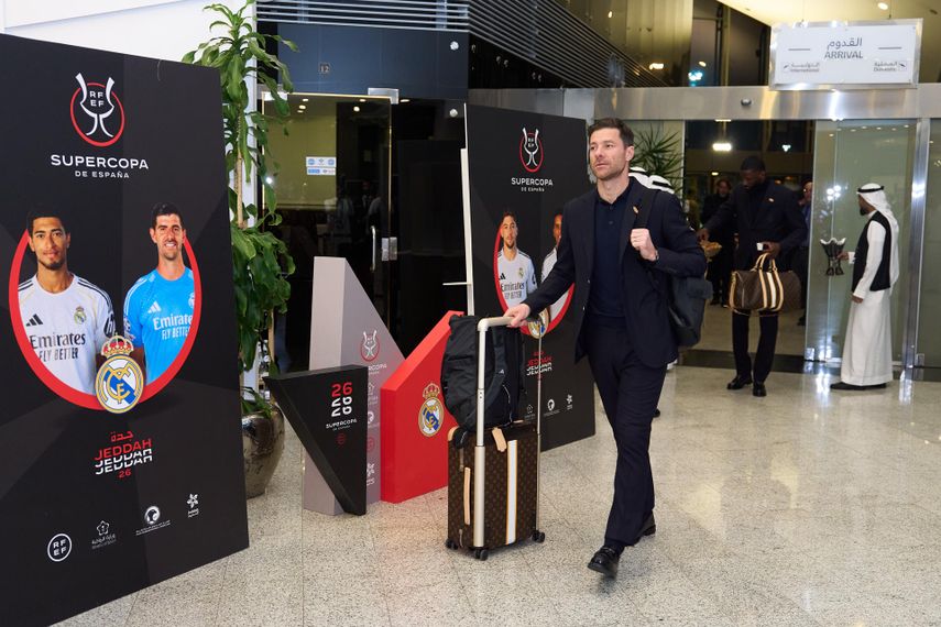 El Real Madrid ya está en Yeda tras seis horas de viaje para la Supercopa de España