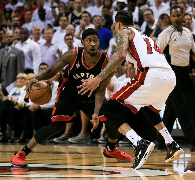 Lowry pone a Toronto delante de Miami en playoffs de la NBA
