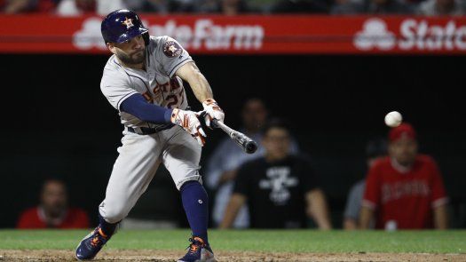 Astros vencen a Angelinos con doble de 3 carreras de Altuve