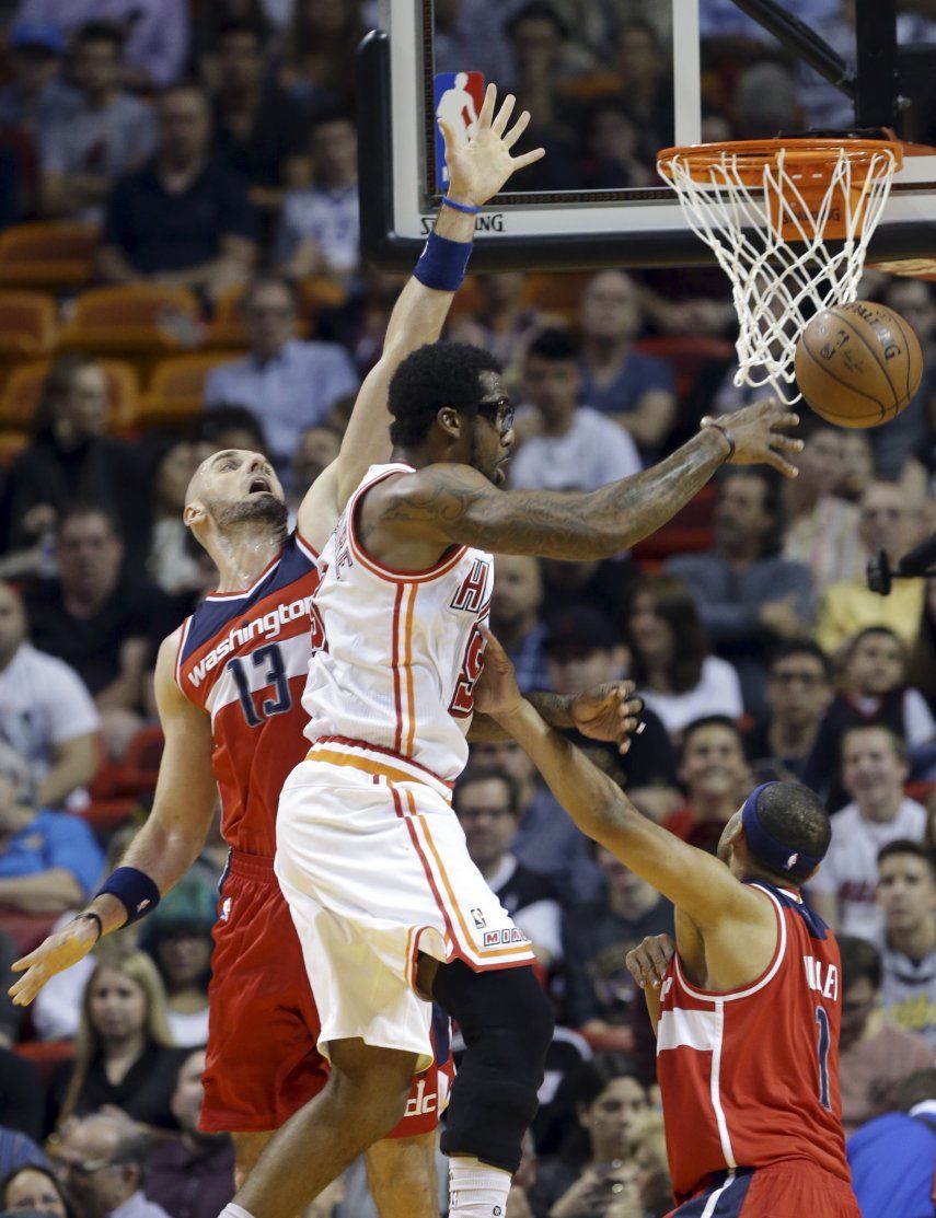 Con doble doble de Whiteside, Heat arrolla a Wizards