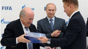 Platini decidirá el próximo año si aspira a FIFA