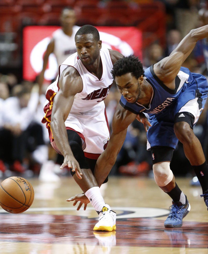 Wiggins anota 24 y Wolves sorprenden al Heat
