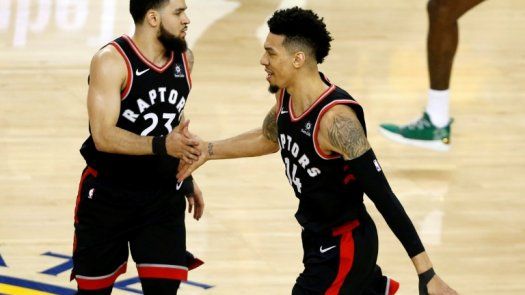 Los Raptors vencen a unos diezmados Warriors pese a un histórico Curry y lideran la final de la NBA