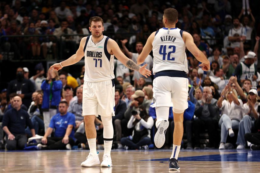Los Mavericks se mantienen con vida al vencer a Warriors en final del Oeste