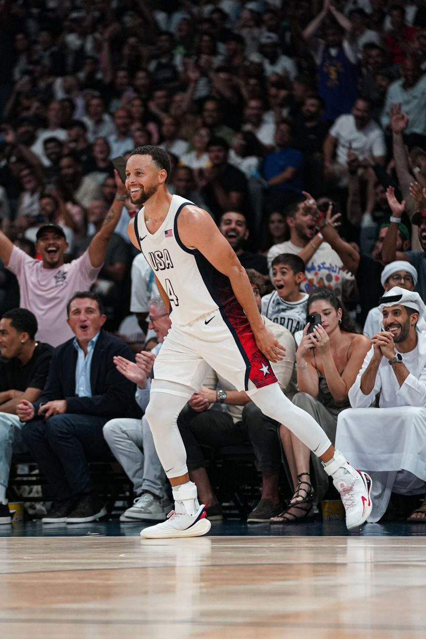París 2024: Curry lideró triunfo de USA Basketball sobre Serbia en partido de preparación