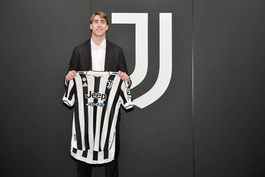El goleador Dusan Vlahovic llega a la Juventus de Turín