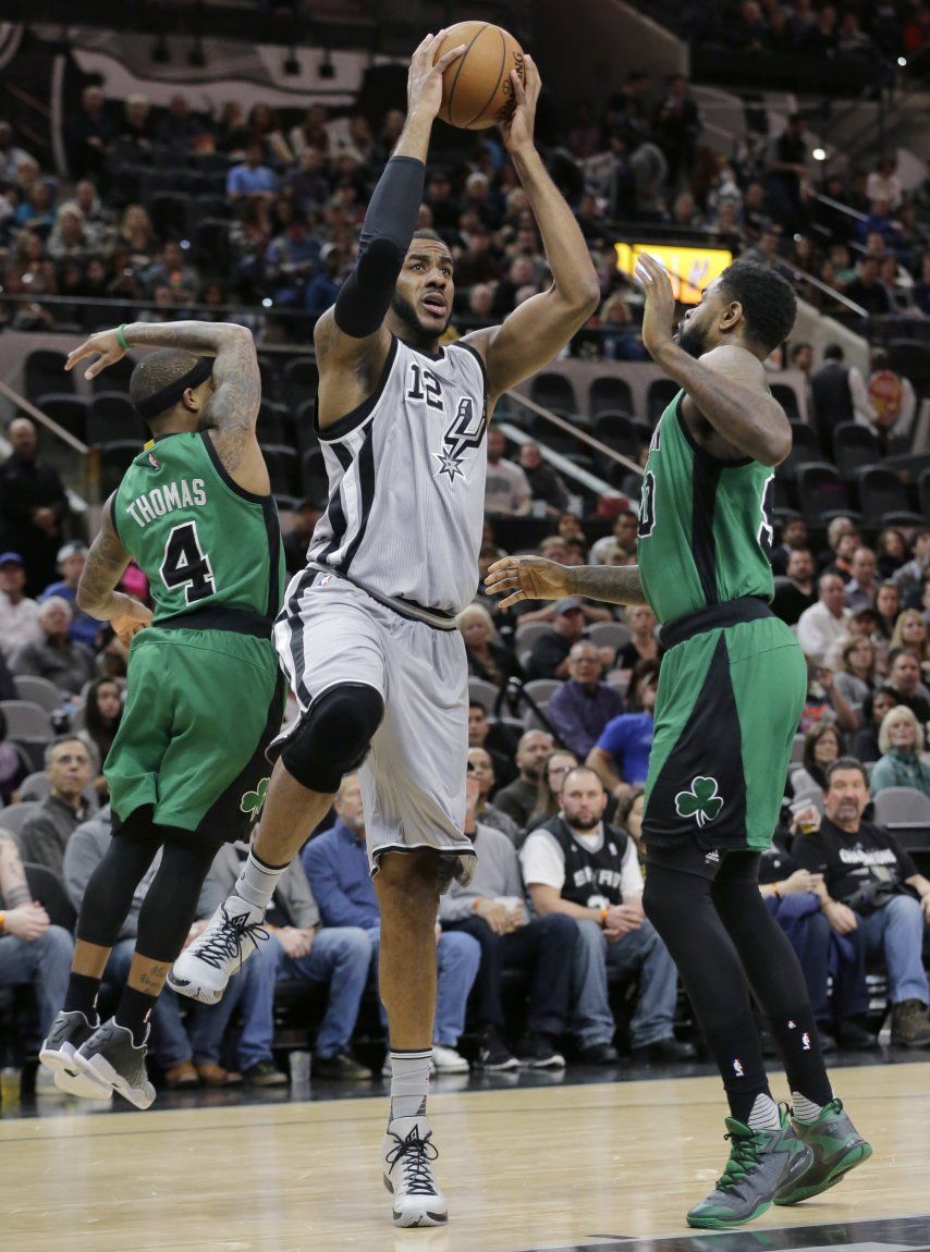 Spurs siguen invictos en casa; vencen a Celtics