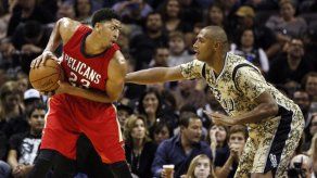 Davis encesta canasta del triunfo por los Pelicans