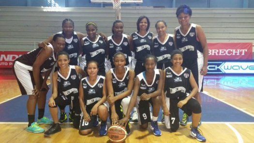 Arrancó el baloncesto femenino, Correcaminos ganan