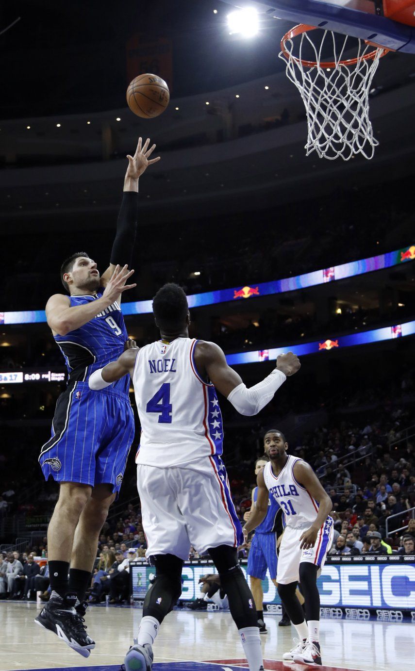 Vucevic anota 35 puntos en victoria del Magic ante 76ers
