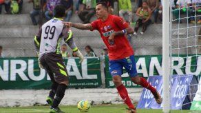 Blas Pérez aumenta su cuota goleadora con Municipal